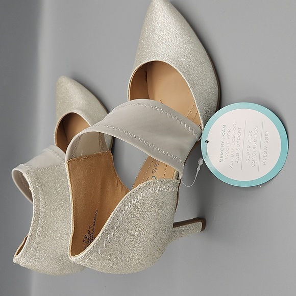 Andrew Geller Memory Foam Champagne/Silver Heels Size 7 NIB - Picture 3 of 8
